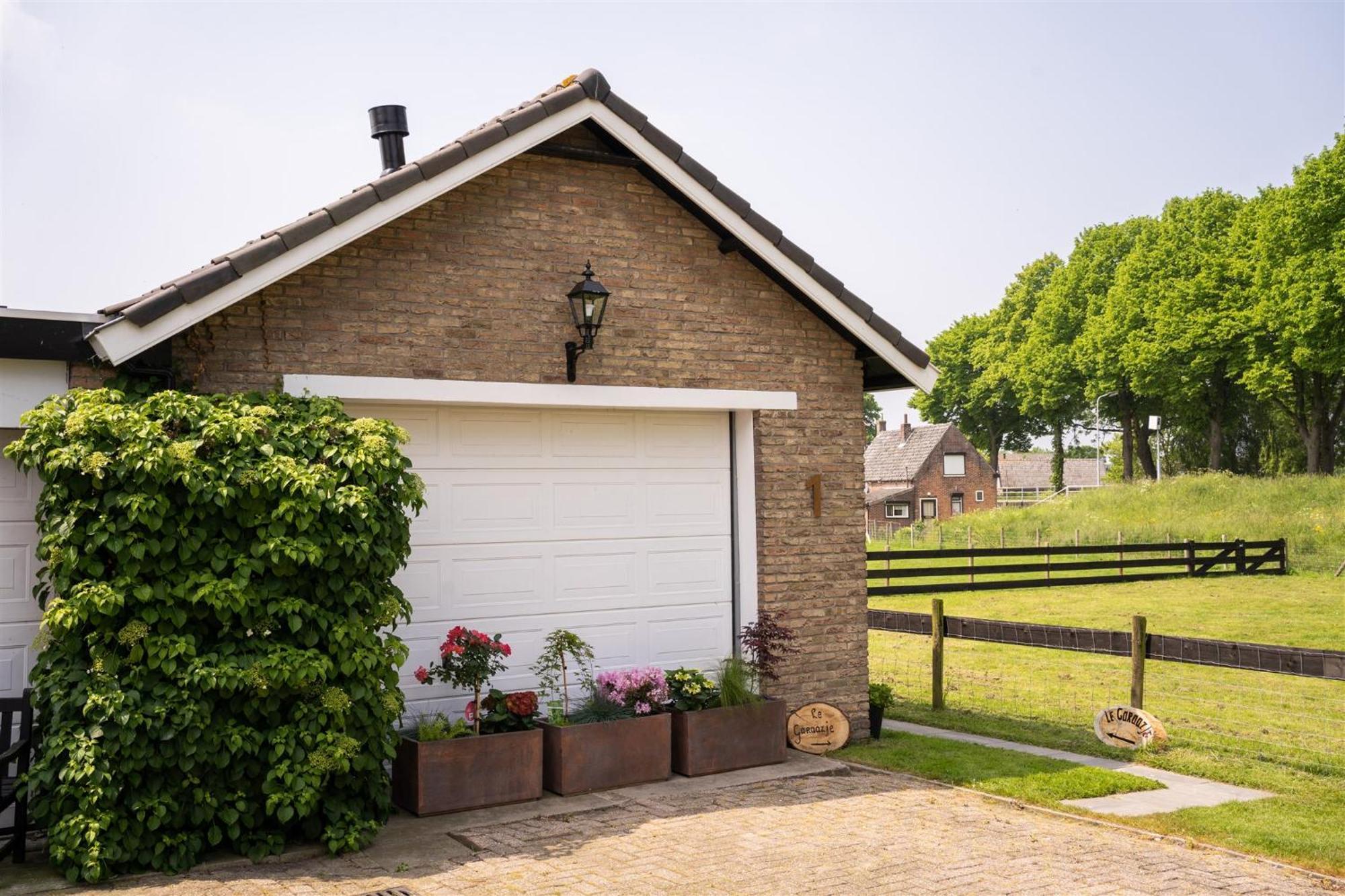 Vakantiewoning Le Garaazje 'S-Gravendeel Экстерьер фото